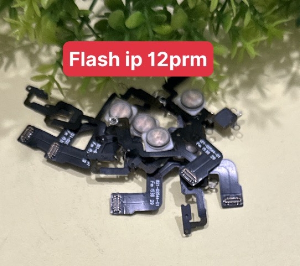 Dịch vụ Thay Đèn Flash iPhone 13 Pro/13 Pro Max, Sửa Chữa/Fix Lỗi Camera Không Đèn LED Giá Rẻ, Lấy Ngay 